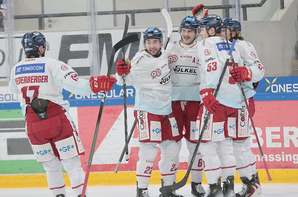 Düsseldorf siegt 7:4 in Landshut, Kemp mit Hattrick bei Steelers-Comeback, Last-Minute-Erfolg für Weißwasser