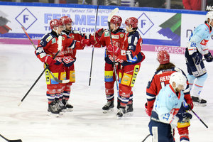 Deggendorf wehrt Memmingens Angriff auf Spitze eindrucksvoll ab, Kantersieg für Höchstadt, Befreiungsschlag für Bayreuth