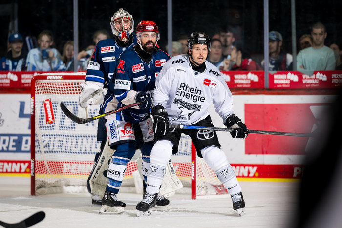 Köln jagt in Schwenningen den Siegrekord, Straubing empfängt Ex-Coach Pokel, Eisbären vor Heim-Comeback