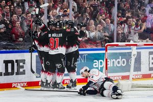 16. Sieg in Serie: Köln holt alleinigen Rekord und knackt 100-Punkte-Marke – Strahlmeier mit Goalie-Tor für Wolfsburg