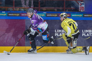 Stürmer Spöttel spielt in Schlussphase der Saison wieder für die Tölzer Löwen