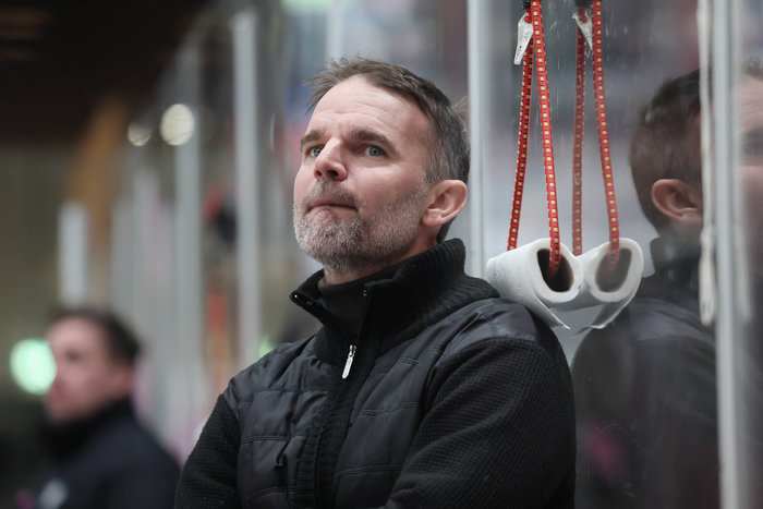 Schlusslicht setzt Zeichen: Jun bleibt Cheftrainer in Füssen – Andreas Schneider verlässt SCR