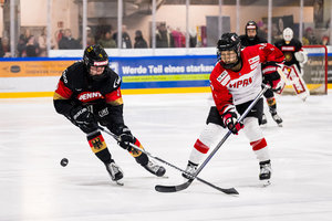 Vor Traumkulisse in Peiting: Deutsche Frauen-Nationalmannschaft verliert knapp nach Overtime gegen Japan 