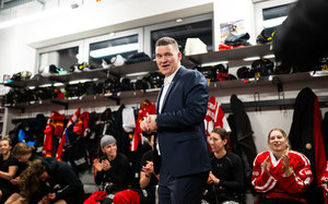 Vertrag verlängert: MacLeod bleibt bis 2027 Bundestrainer der Frauen-Nationalmannschaft