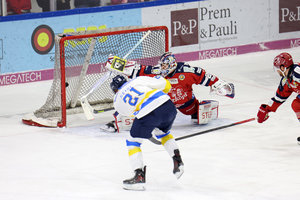 Stuttgart schockt Deggendorf in der letzten Minute, Memmingen dreht Spitzenspiel gegen Bad Tölz in der Schlussphase