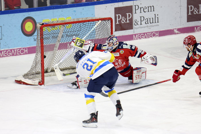 Stuttgart schockt Deggendorf in der letzten Minute, Memmingen dreht Spitzenspiel gegen Bad Tölz in der Schlussphase