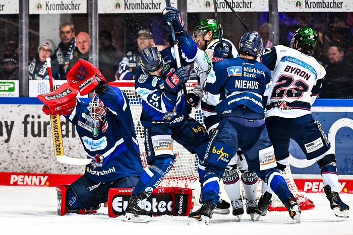 Colin Ugbekile trifft doppelt: Iserlohn Roosters drehen Spiel gegen Meister Berlin