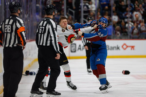 500. Tor für Patrick Kane, Stützle-Faustkampf bei Senators-Klatsche, Nico Sturm gewinnt deutsches Duell
