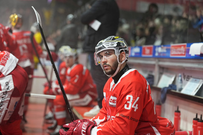 Bicker erhält Förderlizenz für Bietigheim – Handschuh unterschreibt in Memmingen, Holden nach Stuttgart