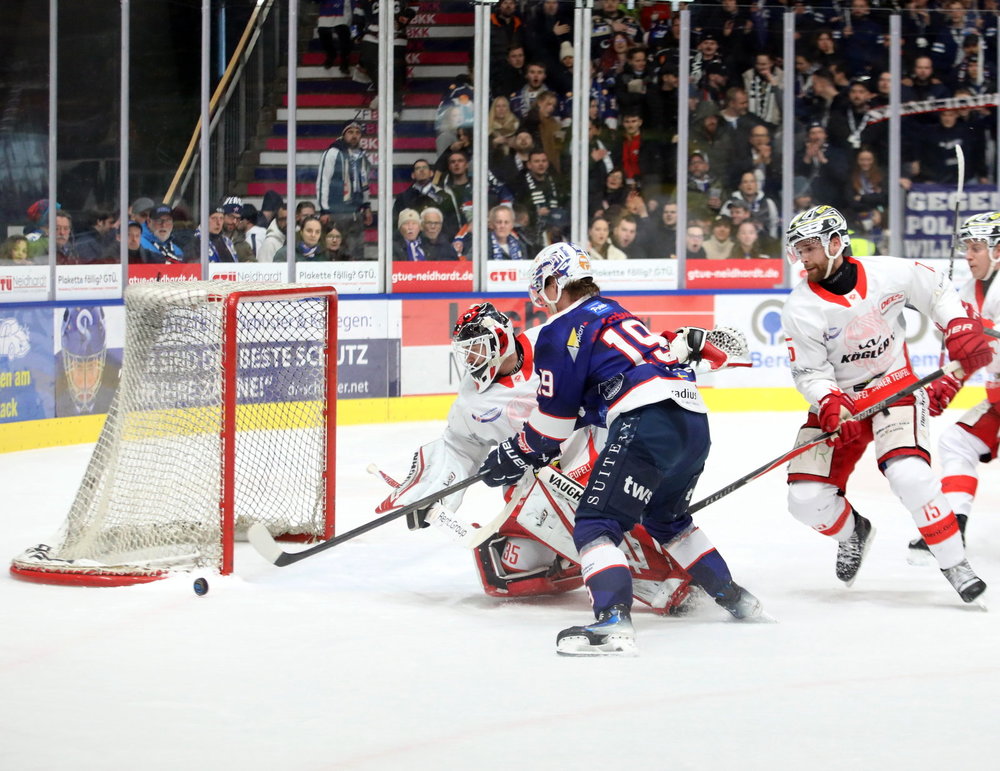 Ravensburg springt mit Kantersieg auf Platz vier, weil Rosenheim Verfolger Bietigheim mit 6:1 abfertigt