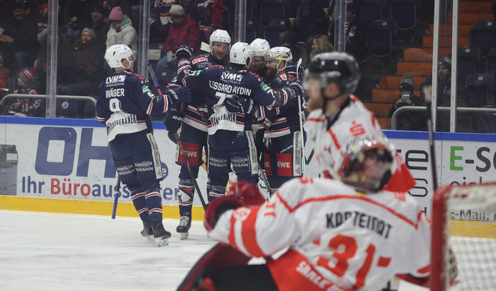 Dreimal 4:1: Herford, Rostock und Herne starten mit Auswärtssiegen – Füchse und Indians siegen zu Hause