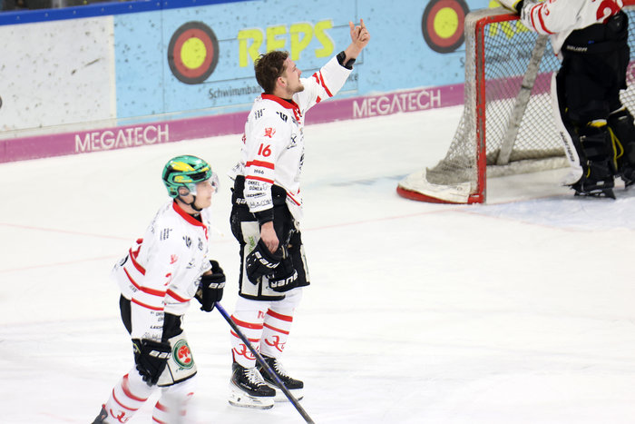 Mittelfingergeste: Alexander Fichtner (Bad Tölz) für eine Partie gesperrt