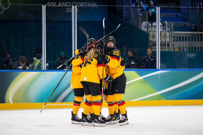 2:1 gegen Italien: Kluge bereitet vor, trifft spektakulär und führt DEB-Frauen auf Gruppenplatz zwei 