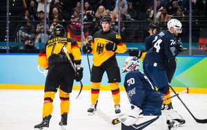 Starkes erstes Drittel als Basis: DEB-Männer stehen im Olympia-Viertelfinale