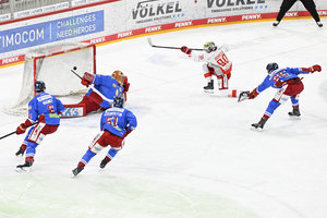 Bad Nauheim gewinnt bei der DEG, Rosenheim siegt nach Verlängerung im Topspiel gegen Kassel