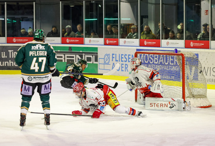 Erding schlägt auch Deggendorf – Memmingen, Selb und Bad Tölz gewinnen Derbys