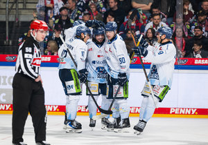 Straubing gewinnt in Berlin, Dresden nach Klatsche in Köln sportlich abgestiegen, München schlägt Ingolstadt