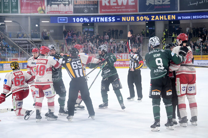 Krefeld ist Hauptrundenmeister nach spätem Sieg in Kaufbeuren, Lausitzer Füchse besiegen Kassel, Freiburg bleibt an Platz zehn dran