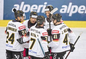 Erst dominant, dann fahrig: Deutschland schlägt Olympia-Gastgeber Italien knapp