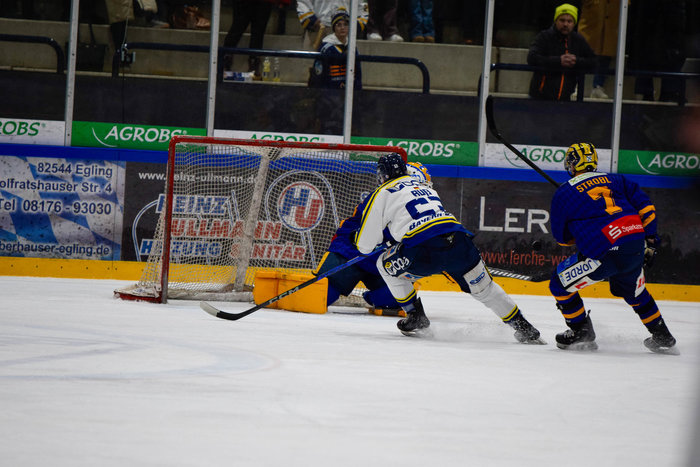 Bayernliga: Waldkraiburgs Leander Ruß nach Bandencheck mit Helikopter ins Krankenhaus geflogen