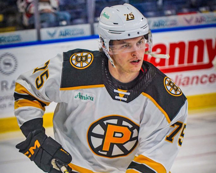 Perfekter Einstand für Lukas Reichel in Providence: Overtime-Siegtor im ersten Spiel