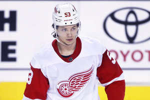 Seiders Red Wings verlieren in Tampa und holen Stachowiak per Trade – Oilers gehen in Dallas unter