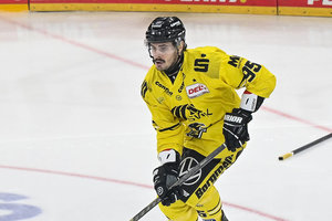 Krefeld hält Angreifer Santos bis 2028 – Trio verlängert in Weiden