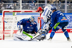 Schwenningen bindet Torjäger Karachun, Dresden hält Andres bis 2030