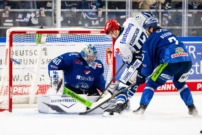Schwenningen bindet Torjäger Alexander Karachun, Dresden hält Center Tomas Andres bis 2030