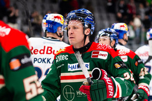 Nummer 24 wird nicht mehr vergeben: Augsburgs Rekordtorjäger Trevelyan beendet Karriere