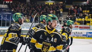 Tölzer Löwen halten Dominik Daxlberger, Herner EV hält Trio