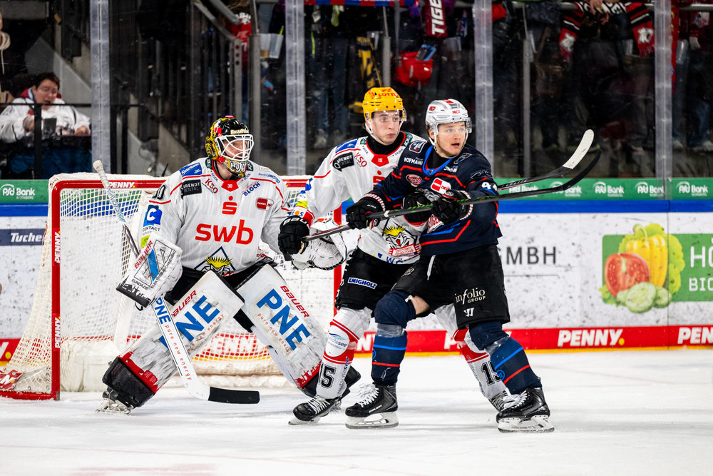 Torhüter im Fokus: Bremerhaven und Nürnberg eröffnen die erste Playoff-Runde, Wolfsburg empfängt Schwenningen