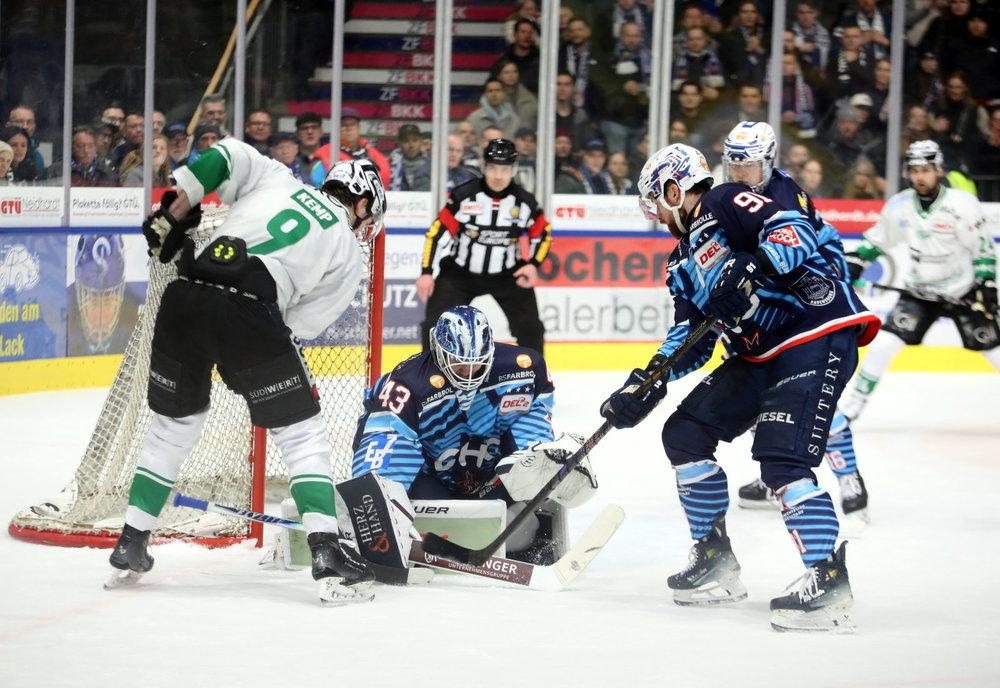 Ravensburg und Regensburg gewinnen zum Viertelfinalauftakt, Freiburg macht Klassenerhalt perfekt