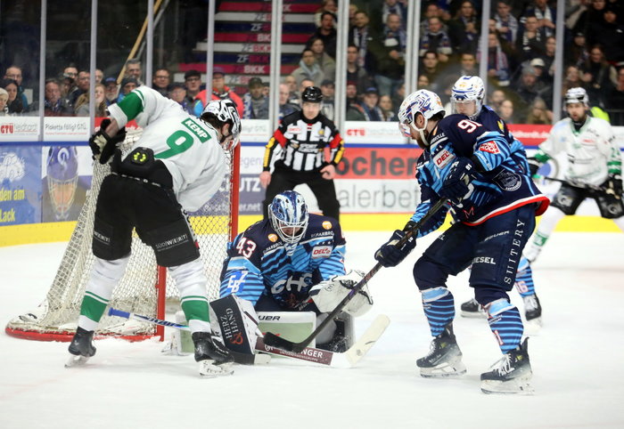 Ravensburg und Regensburg gewinnen zum Viertelfinalauftakt, Freiburg macht Klassenerhalt perfekt