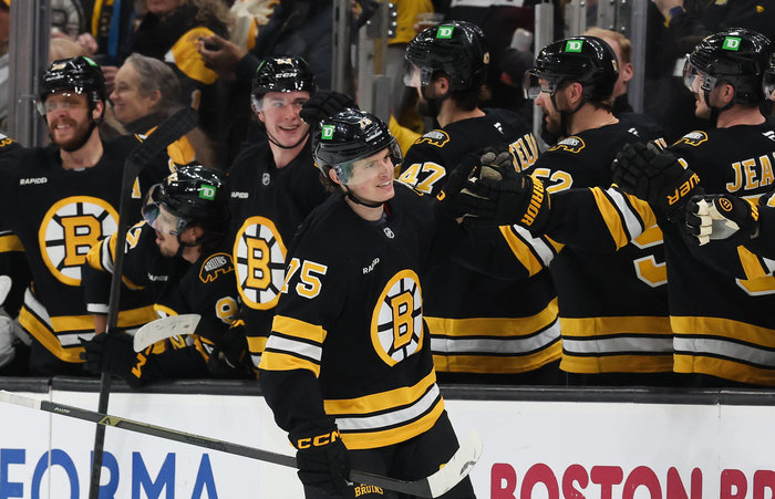 Perfektes Debüt, Teil zwei: Lukas Reichel trifft bei 6:1-Sieg der Boston Bruins gegen Winnipeg