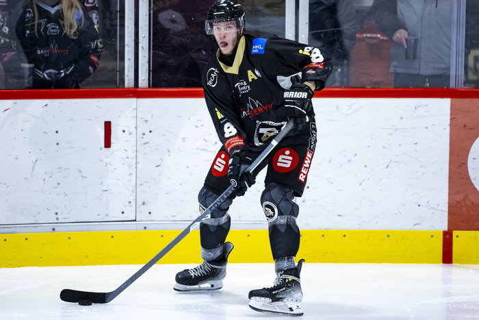 Der zum Defender umgeschulte Tom Banach wechselt von Erfurt zum Ligakonkurrenten Herford