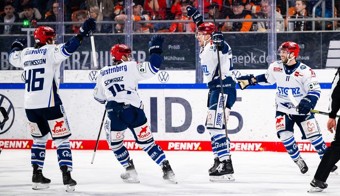 Karachun in der Overtime: Schwenningen sichert sich dramatisch das letzte Ticket fürs Viertelfinale
