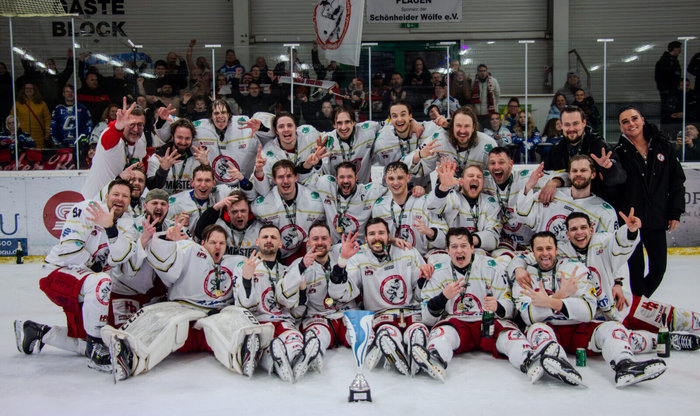 FASS Berlin gewinnt zum dritten Mal in Folge Meistertitel der Regionalliga Ost, verzichtet aber auf Oberliga-Aufstieg
