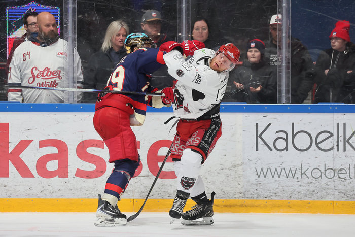 Duisburg gelingt Sieg gegen Deggendorf, Scorpions gleichen gegen Selb aus –Tilburg und Memmingen führen jeweils 2:0