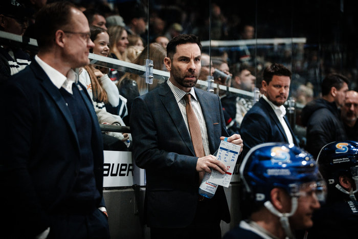 Vorwurf der Kopf-ab-Geste in Richtung Stadionwirt: Strafanzeige gegen Kassels Trainer Todd Woodcroft – Huskies bestreiten vehement