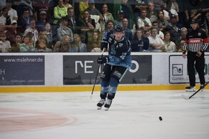 Verteidiger Patrick Raaf-Effertz verlängert bis 2028 in Lindau – Füssen hält Defender Homann