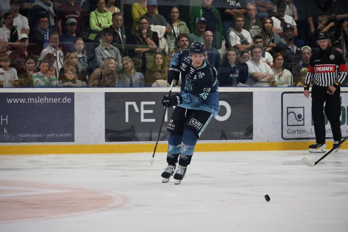 Verteidiger Patrick Raaf-Effertz verlängert bis 2028 in Lindau