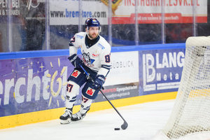Kassels Simon Schütz muss nach Check gegen das Knie von Lennard Nieleck einmal aussetzen