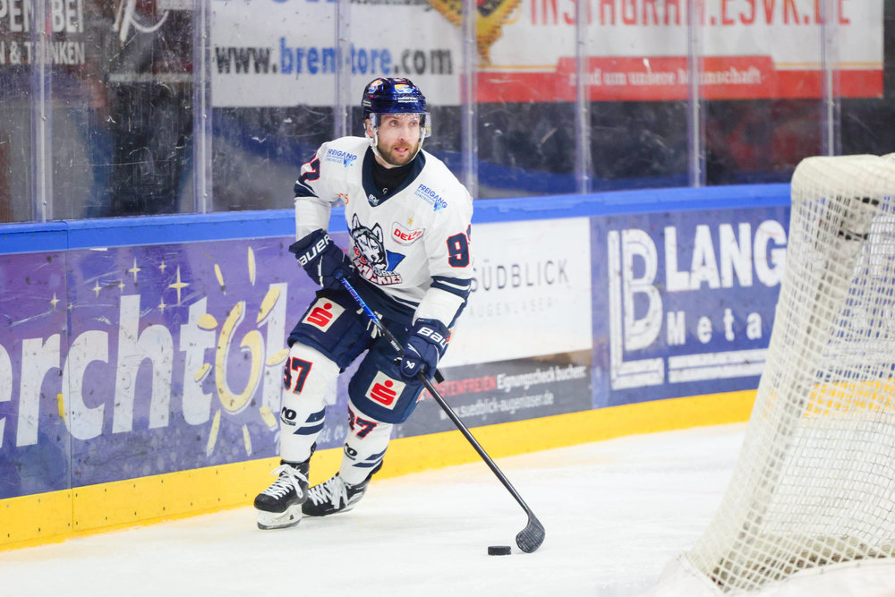 Kassels Simon Schütz muss nach Check gegen das Knie von Lennard Nieleck einmal aussetzen