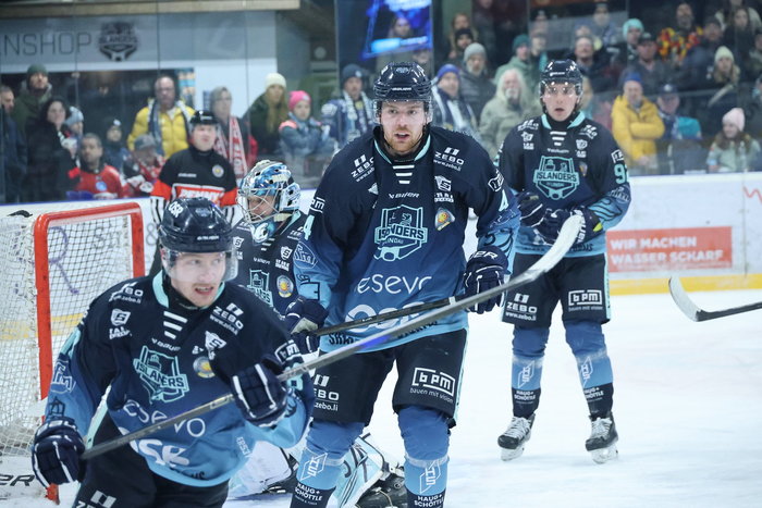Verteidiger Lukas Bender verlängert in Lindau