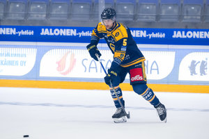 Bobby Lynch bleibt bis 2027 in Wolfsburg, Schwenningen holt Defender Alex Peters