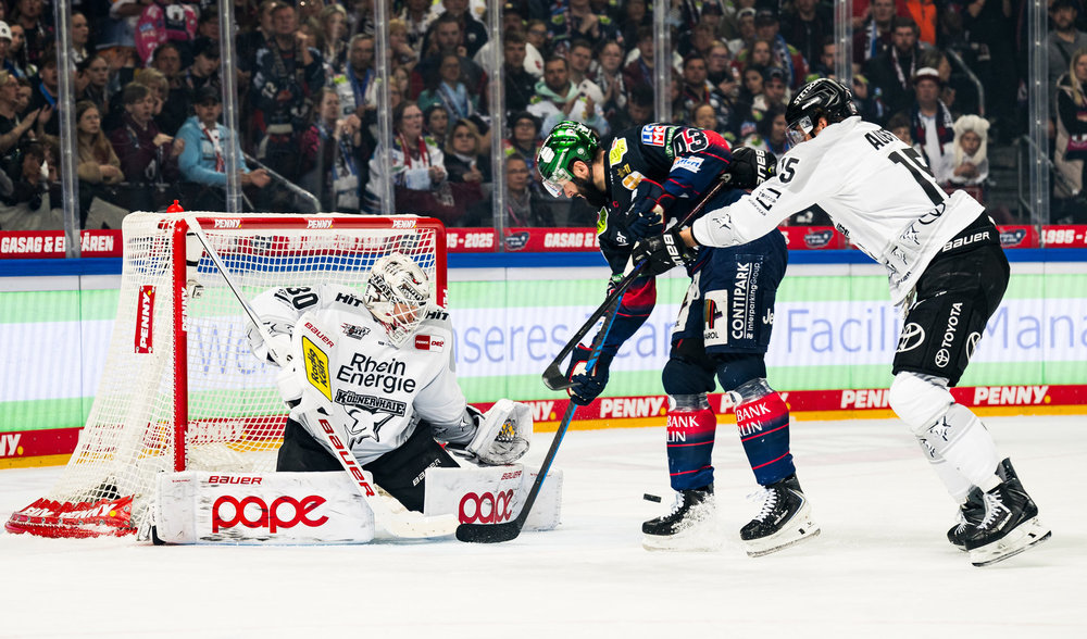 Mannheim braucht nur noch einen Sieg zum Finaleinzug, Berlin geht in seiner Serie wieder in Führung