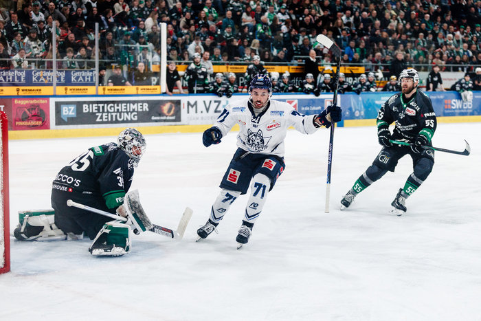 Hinten Maurer, vorne Keck: Mit einem 4:3-Overtime-Sieg bei starken Bietigheimern ziehen die Huskies ins Finale ein