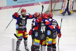Überragender Baßler schießt Deggendorf ins Finale – Memmingen sichert sich Matchpuck gegen Scorpions