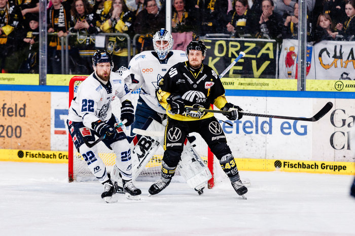 3:2 nach Overtime: Max Newton schießt Krefeld zur Serienführung gegen Kassel